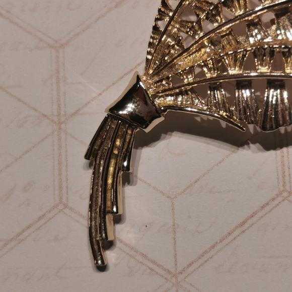 Vintage Gold Tone Bundle of Leaves Brooch - Picture 4 of 6